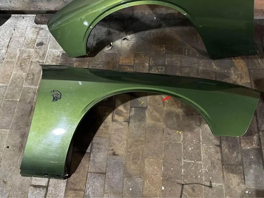 Dodge Challenger left and right fenders - Image 3